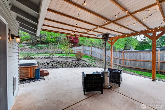 16616 133rd Place SE, Renton, WA 98058