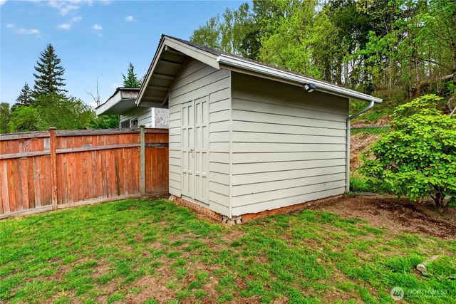 16616 133rd Place SE, Renton, WA 98058