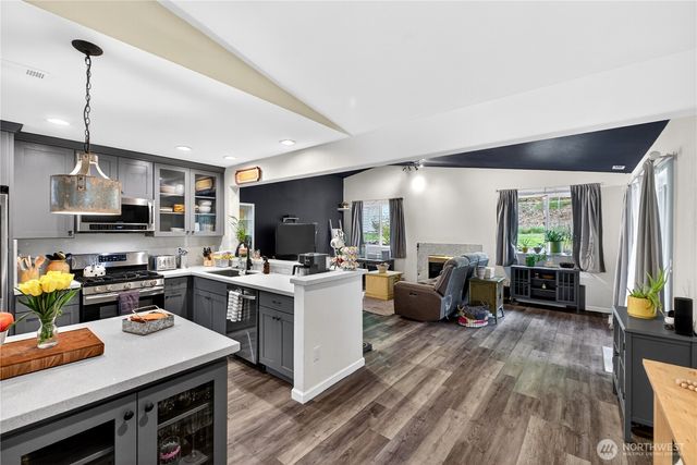 16616 133rd Place SE, Renton, WA 98058