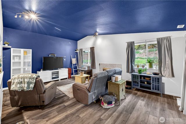 16616 133rd Place SE, Renton, WA 98058