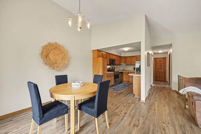 5654 Chatsworth Street N, Shoreview, MN 55126