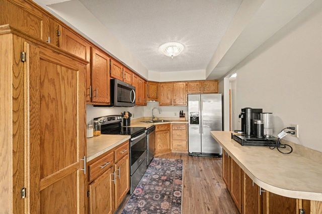 5654 Chatsworth Street N, Shoreview, MN 55126