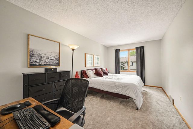 5654 Chatsworth Street N, Shoreview, MN 55126
