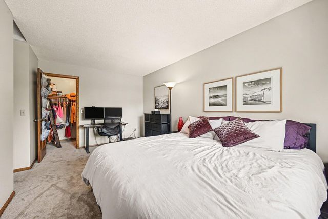 5654 Chatsworth Street N, Shoreview, MN 55126