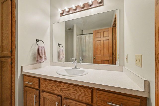 5654 Chatsworth Street N, Shoreview, MN 55126