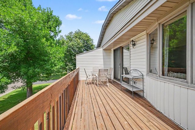 5654 Chatsworth Street N, Shoreview, MN 55126