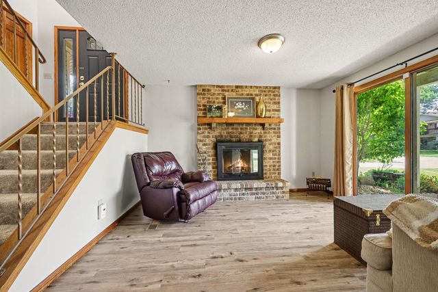 5654 Chatsworth Street N, Shoreview, MN 55126