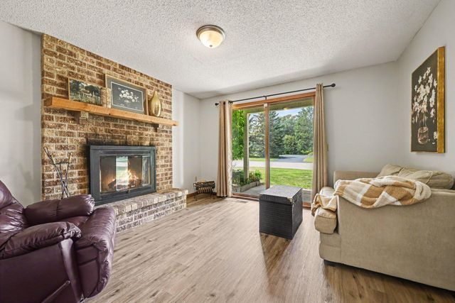 5654 Chatsworth Street N, Shoreview, MN 55126