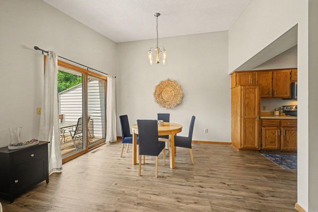 5654 Chatsworth Street N, Shoreview, MN 55126