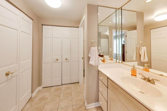 309 E Russet Way, Palatine, IL 60067