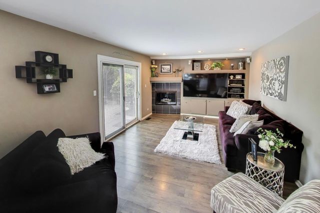 309 E Russet Way, Palatine, IL 60067