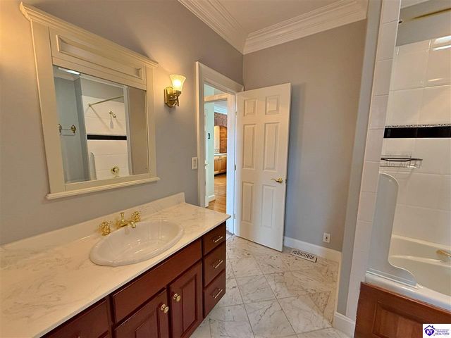 710 Landsdowne Court, Elizabethtown, KY 42701