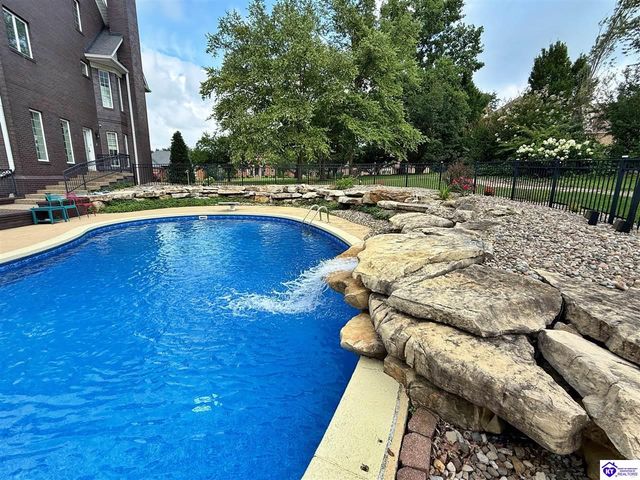 710 Landsdowne Court, Elizabethtown, KY 42701