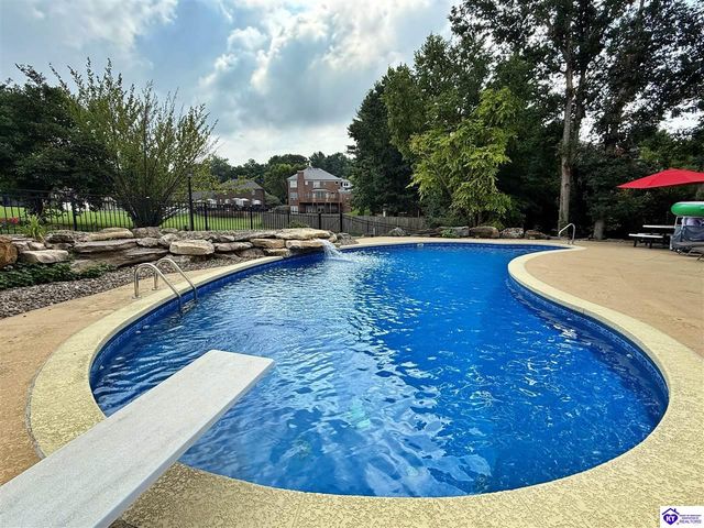 710 Landsdowne Court, Elizabethtown, KY 42701