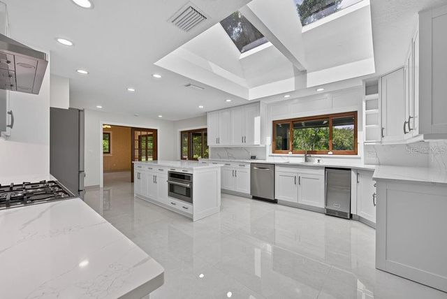 1007 LAKEWOOD DRIVE, Brandon, FL 33510