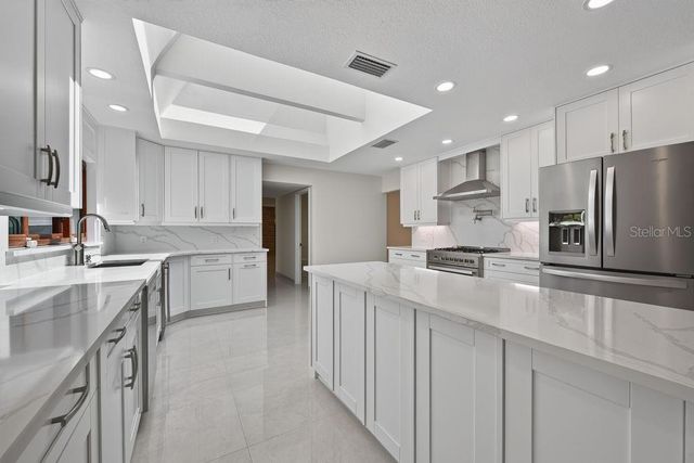 1007 LAKEWOOD DRIVE, Brandon, FL 33510