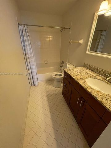 3457 NW 44th St 104, Oakland Park, FL 33309