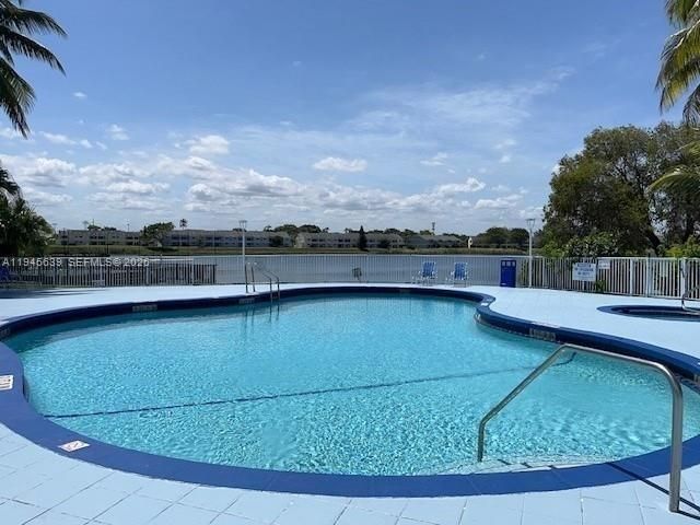 3457 NW 44th St 104, Oakland Park, FL 33309