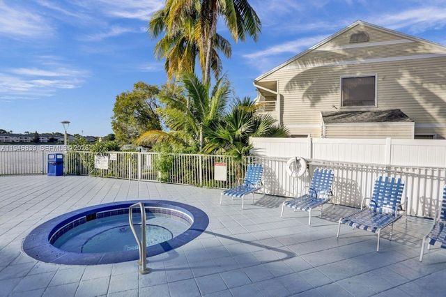 3457 NW 44th St 104, Oakland Park, FL 33309