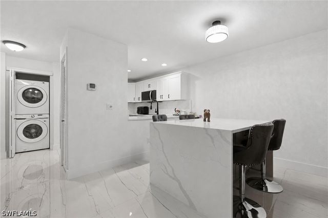 81 Emerald Woods DR M3, Naples, FL 34108