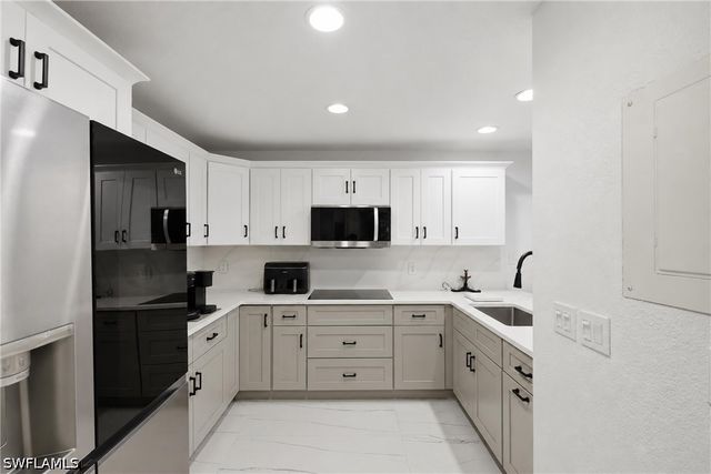 81 Emerald Woods DR M3, Naples, FL 34108