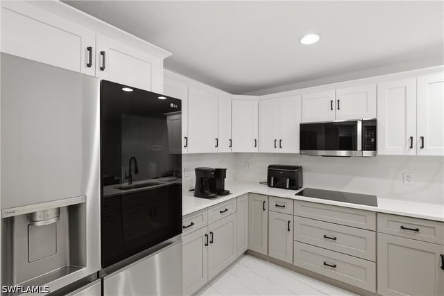 81 Emerald Woods DR M3, Naples, FL 34108
