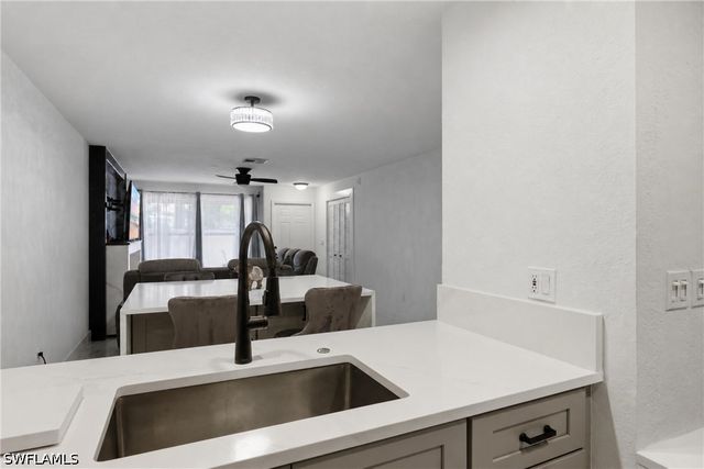 81 Emerald Woods DR M3, Naples, FL 34108