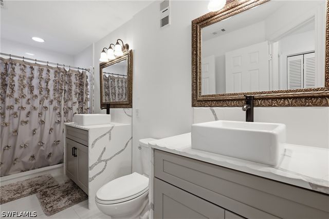 81 Emerald Woods DR M3, Naples, FL 34108