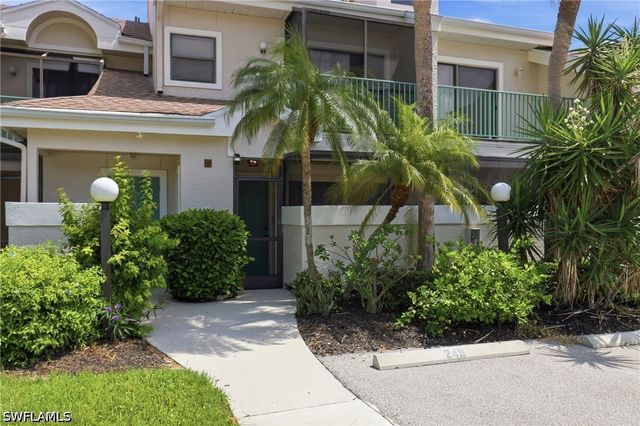 81 Emerald Woods DR M3, Naples, FL 34108