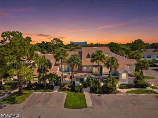 81 Emerald Woods DR M3, Naples, FL 34108