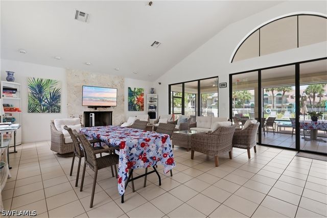 81 Emerald Woods DR M3, Naples, FL 34108