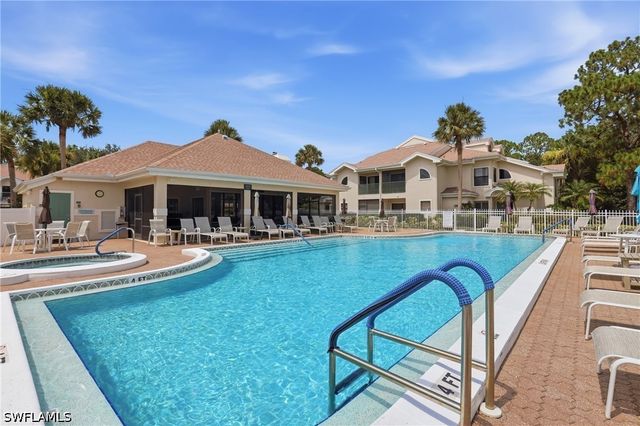 81 Emerald Woods DR M3, Naples, FL 34108