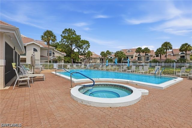 81 Emerald Woods DR M3, Naples, FL 34108