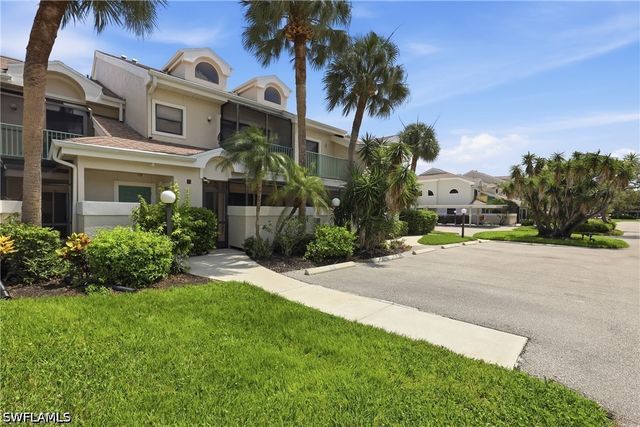 81 Emerald Woods DR M3, Naples, FL 34108