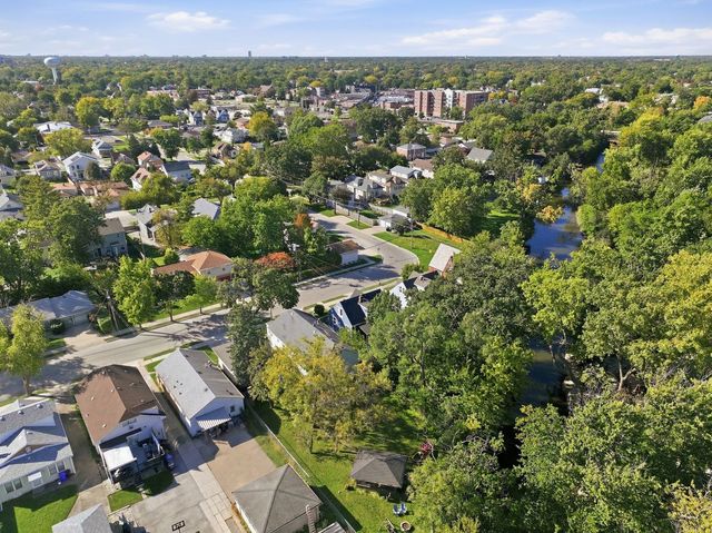 3905 Custer Avenue, Lyons, IL 60534