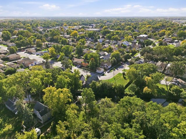 3905 Custer Avenue, Lyons, IL 60534