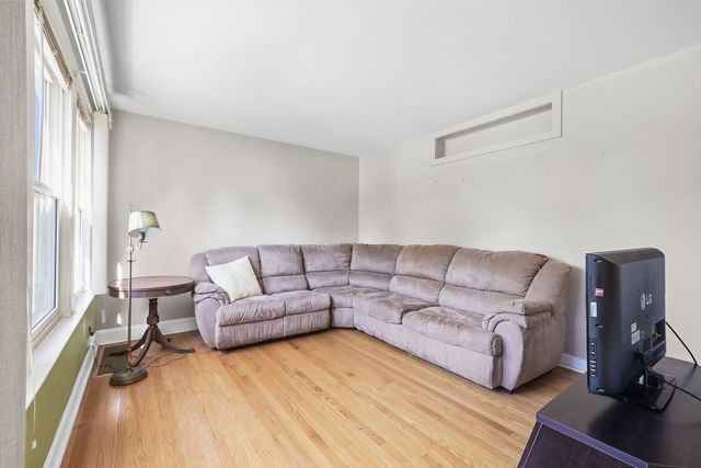 3905 Custer Avenue, Lyons, IL 60534