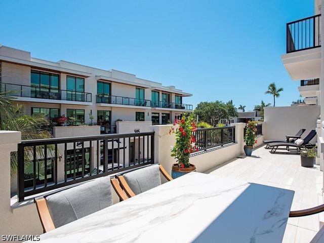 490 5th ST S 101, Naples, FL 34102