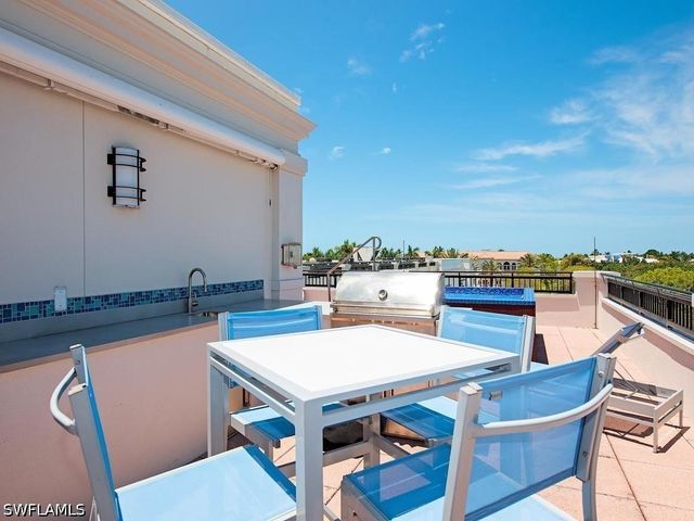 490 5th ST S 101, Naples, FL 34102
