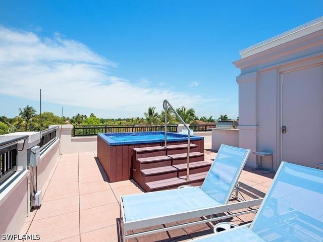 490 5th ST S 101, Naples, FL 34102