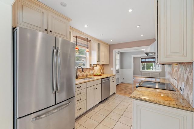 11 Magnolia St, Framingham, MA 01701