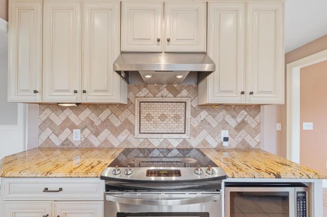 11 Magnolia St, Framingham, MA 01701