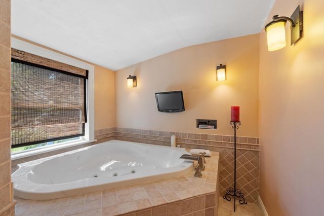 11 Magnolia St, Framingham, MA 01701