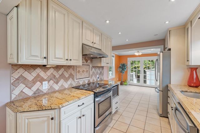 11 Magnolia St, Framingham, MA 01701