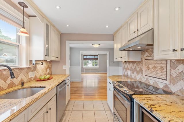 11 Magnolia St, Framingham, MA 01701
