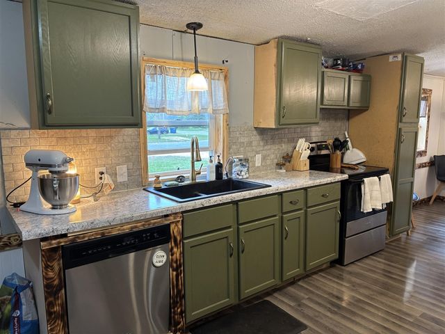 1578 E Pine Hill Avenue, White Cloud, MI 49349