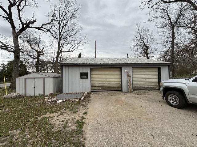1578 E Pine Hill Avenue, White Cloud, MI 49349