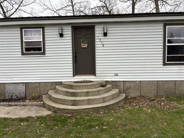 1578 E Pine Hill Avenue, White Cloud, MI 49349