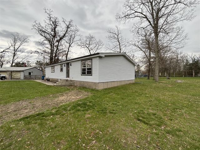 1578 E Pine Hill Avenue, White Cloud, MI 49349