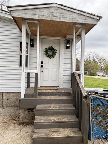 1578 E Pine Hill Avenue, White Cloud, MI 49349